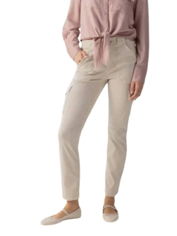 Charming Women's Holiday Apparel Hayden Sculpted Cargo Pants In Toasted Almond